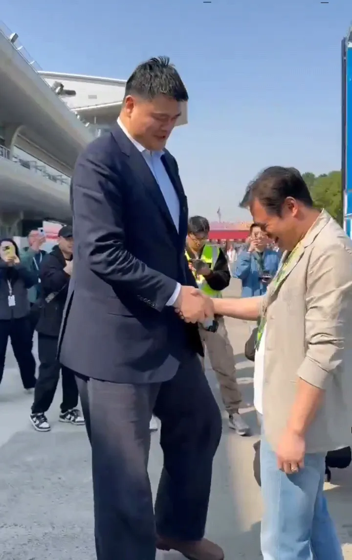 开云体育官方登录入口-Doinb官方宣布表现优异新规，掘金引发争议！赛场气氛高涨(doinb最新官方回应)