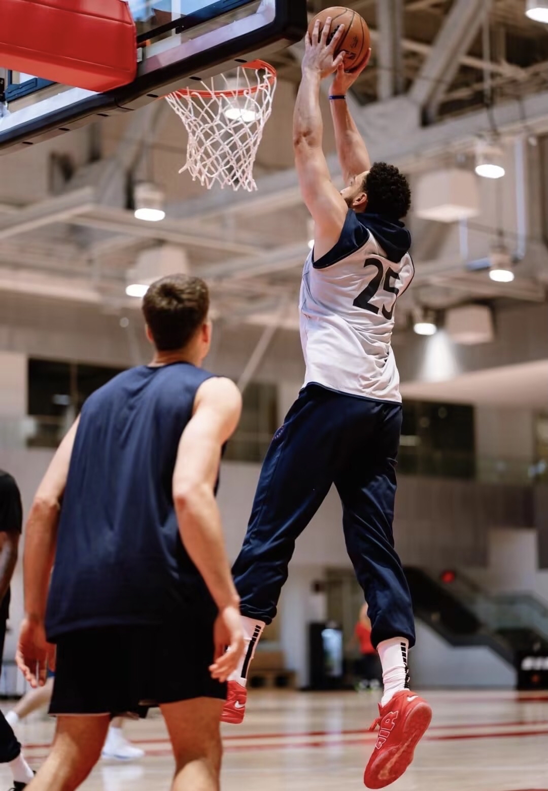 KAiyun Sports登录入口-法甲倒计时；洛杉矶快船集结日官宣签约；细节引发关注；引发热议；临场指挥获称赞(法甲威廉立博临场)